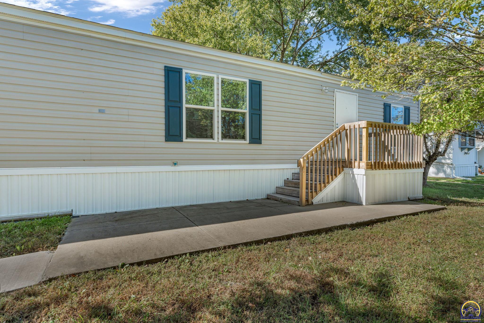 149 Southeast Willow Way Street Topeka, KS 66609 - Photo 4 of 25