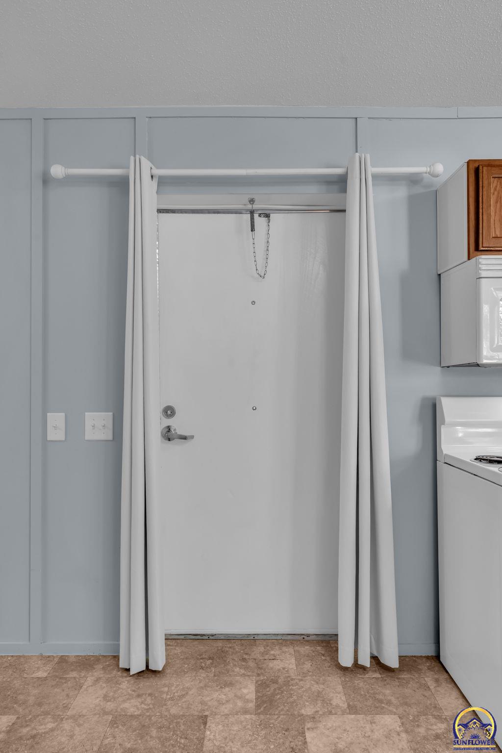 149 Southeast Willow Way Street Topeka, KS 66609 - Photo 8 of 25