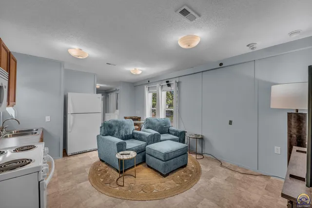 $40,000 | 149 Southeast Willow Way Street, Topeka, KS 66609