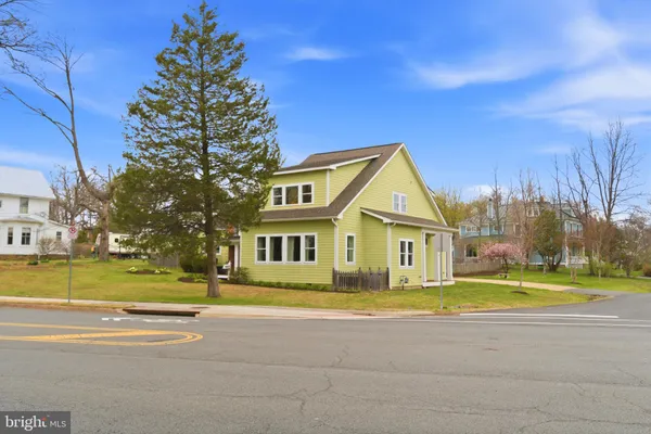 $950,000 | 720 Park Avenue, Herndon, VA 20170