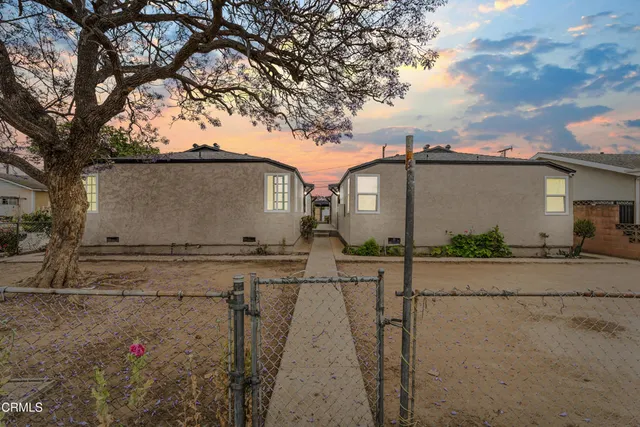 a view of a house with a backyard