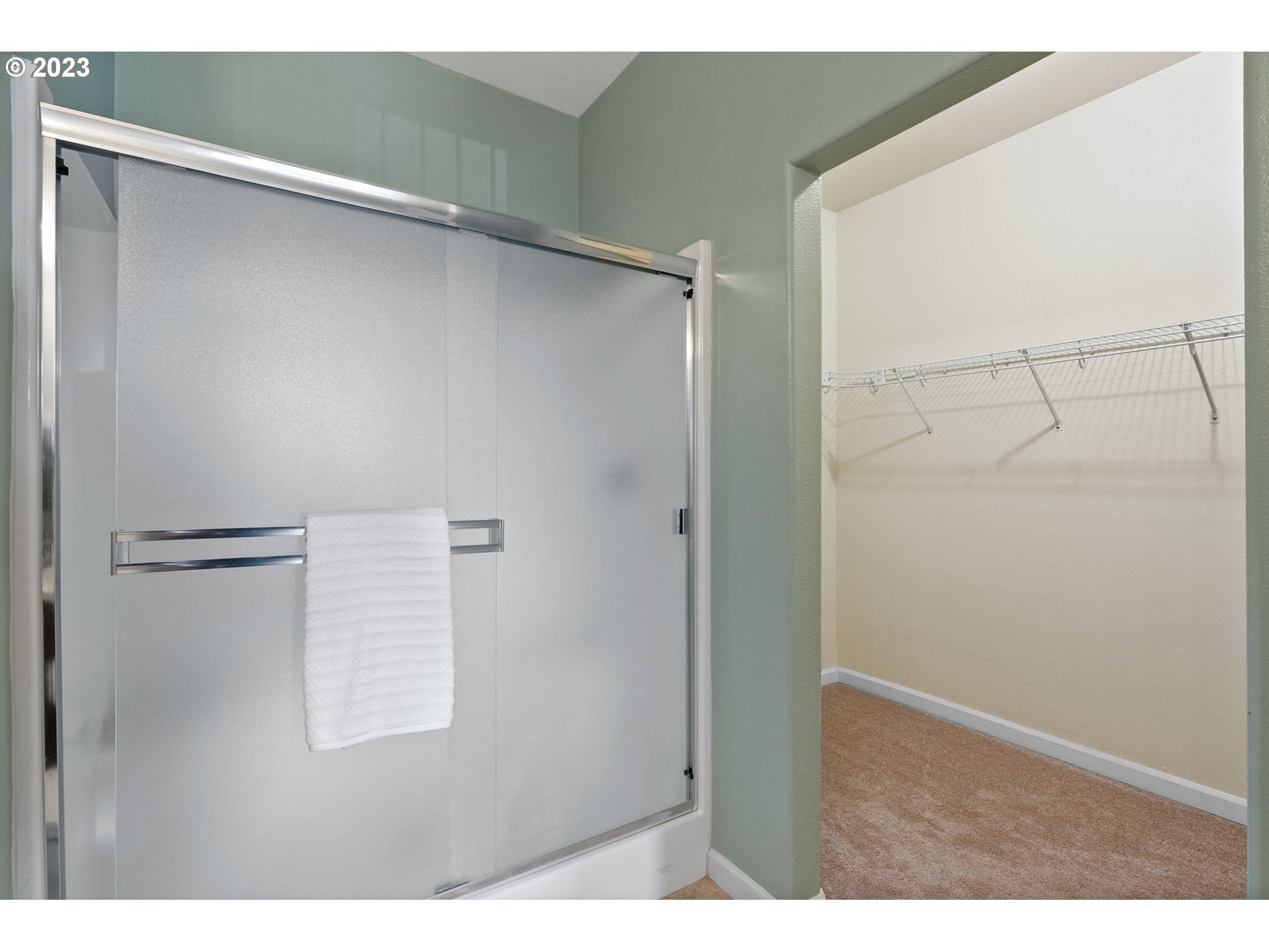 985 Springtree Lane, Unit 985 West Linn, OR 97068 - Photo 14 of 33 Bathroom, Attached
