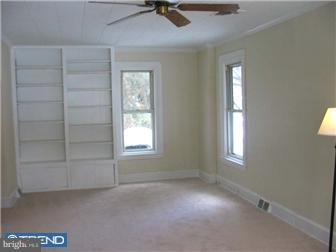 125 President Avenue Rutledge, PA 19070 - Photo 8 of 12 Living Room