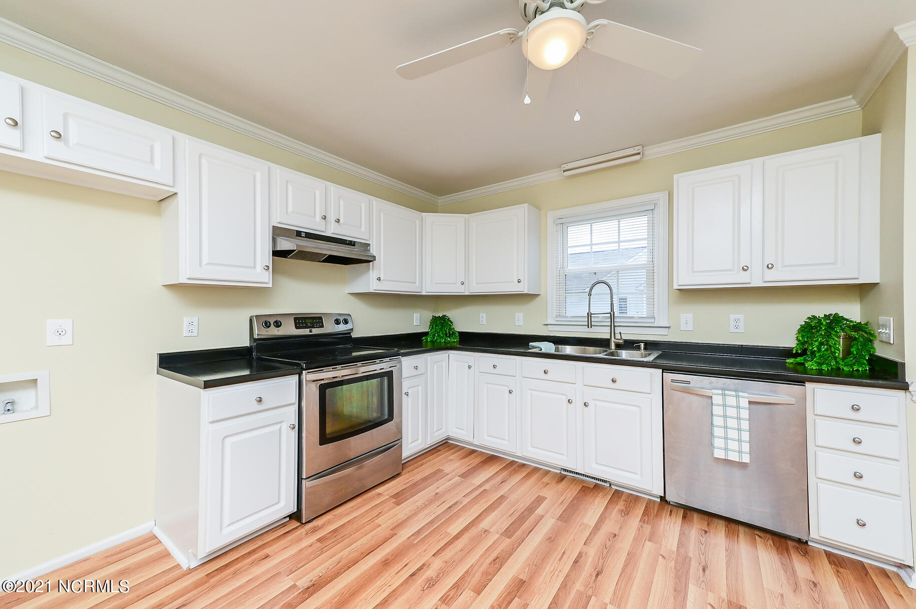 1380 Tucker Road Grimesland, NC 27837 - Photo 17 of 40 stainless appliances