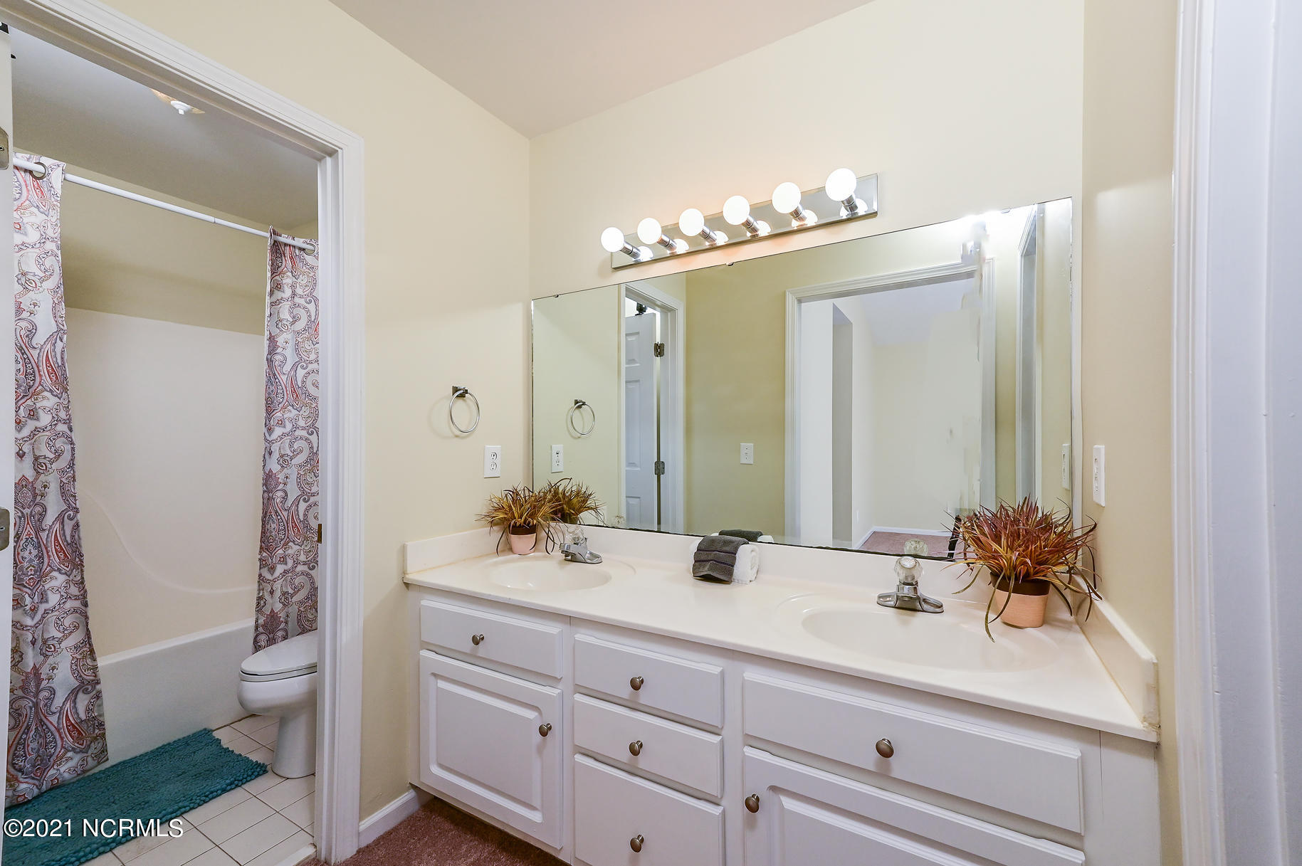 1380 Tucker Road Grimesland, NC 27837 - Photo 25 of 40 master bathroom
