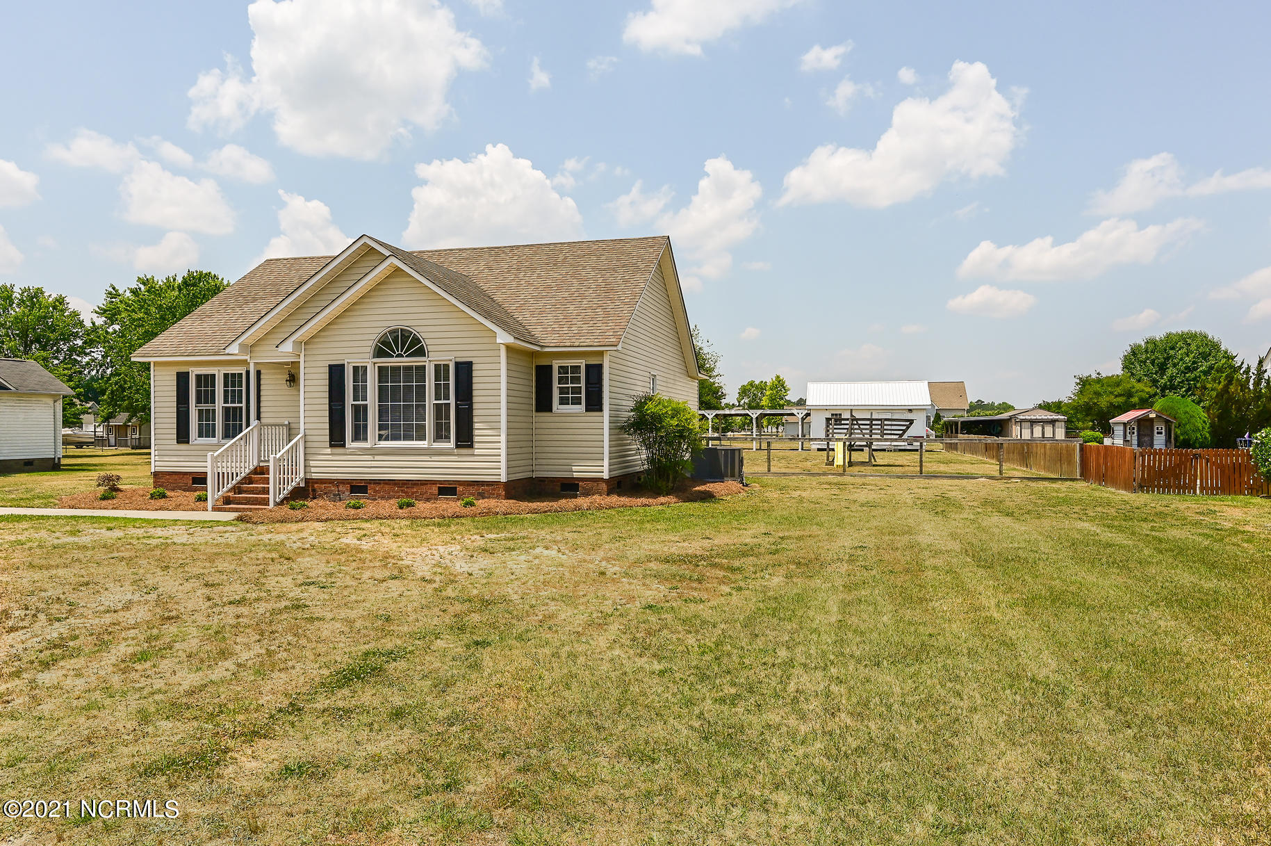 1380 Tucker Road Grimesland, NC 27837 - Photo 4 of 40 1380-Tucker-Road-00003
