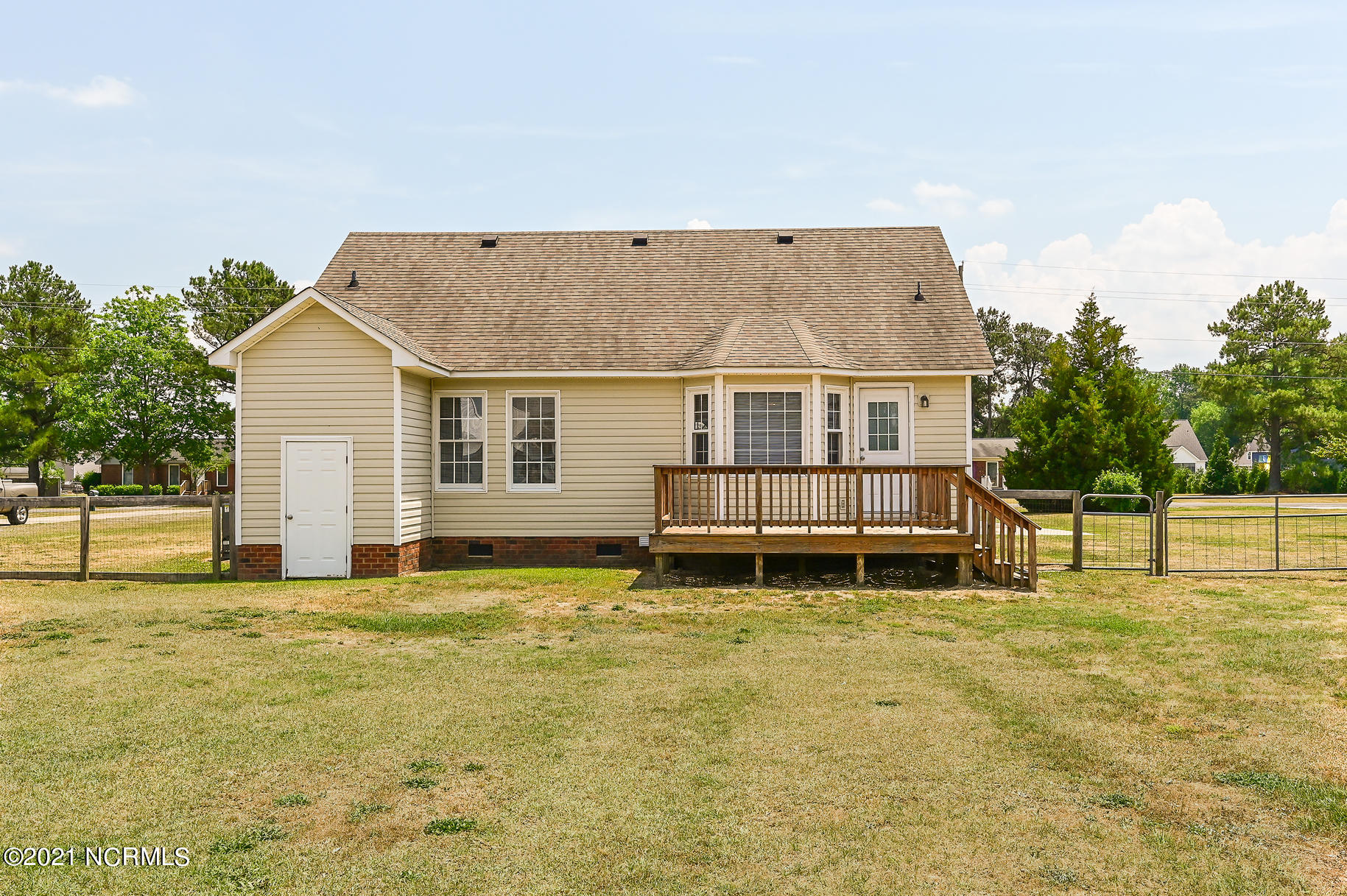 1380 Tucker Road Grimesland, NC 27837 - Photo 7 of 40 1380-Tucker-Road-00007