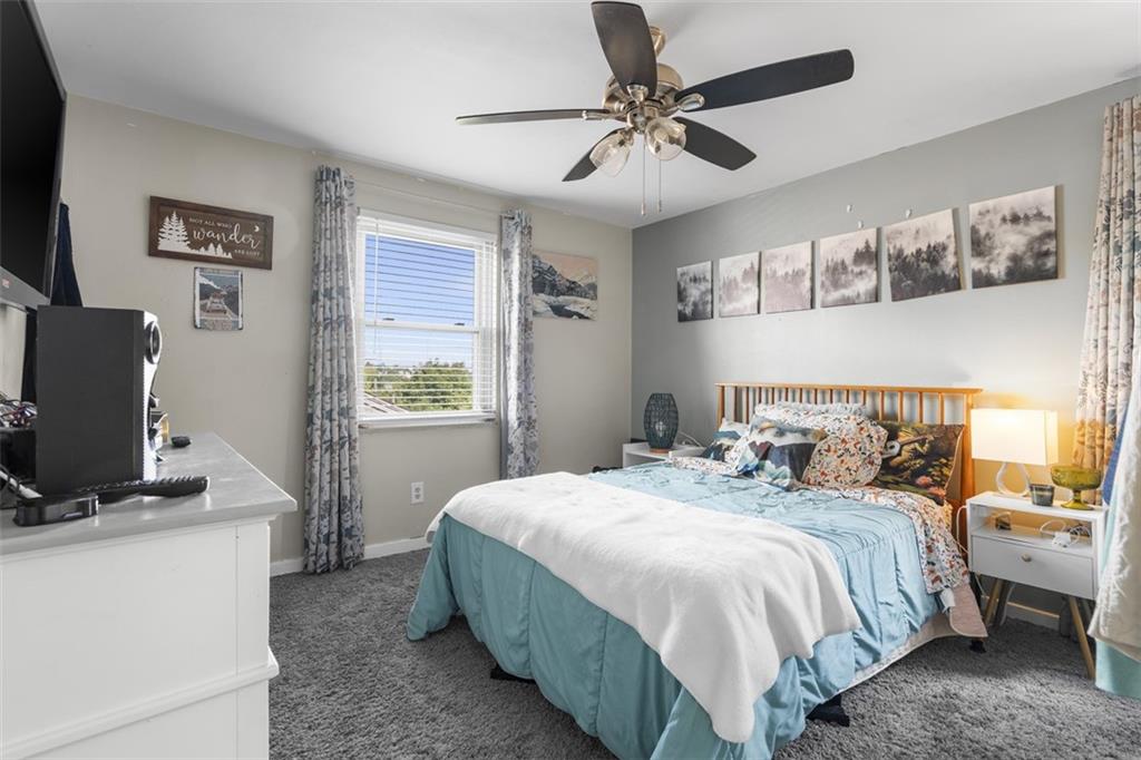 920 Mifflinridge Road Pittsburgh, PA 15207 - Photo 13 of 34 Main level bedroom could be the primary or office space!