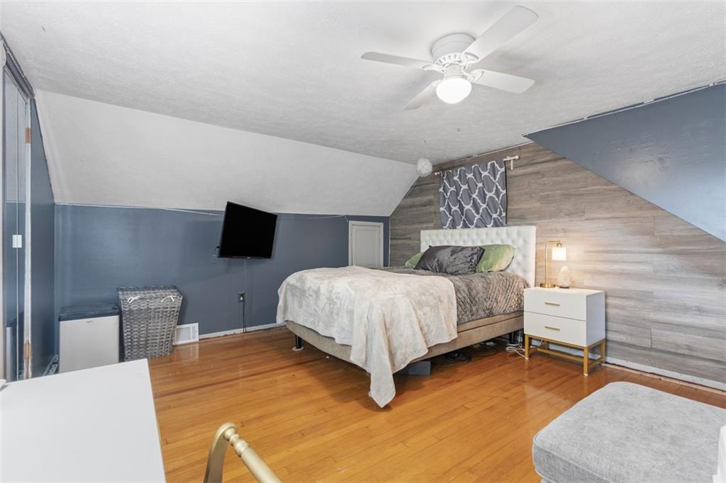 920 Mifflinridge Road Pittsburgh, PA 15207 - Photo 20 of 34 This very large upstairs bedroom could be used as the primary if desired!