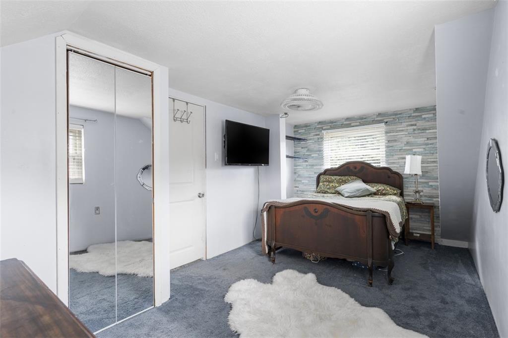 920 Mifflinridge Road Pittsburgh, PA 15207 - Photo 23 of 34 Another comfy upstairs bedroom!
