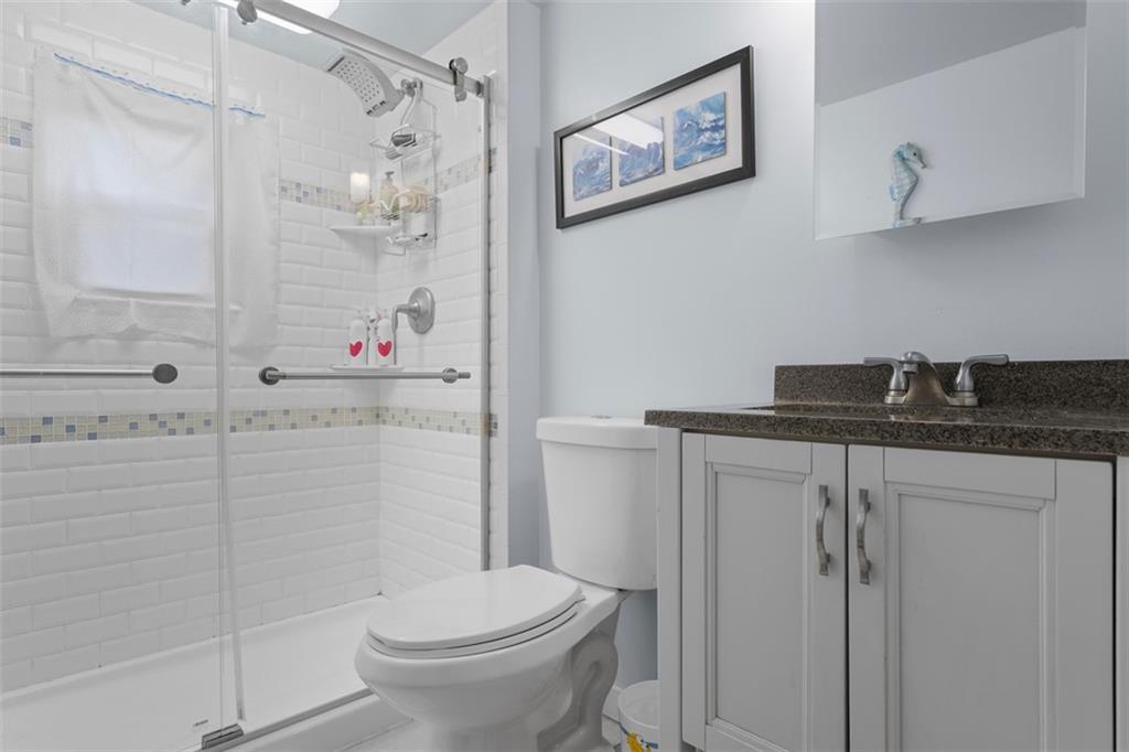 920 Mifflinridge Road Pittsburgh, PA 15207 - Photo 26 of 34 Full updated upstairs bathroom is so convenient!