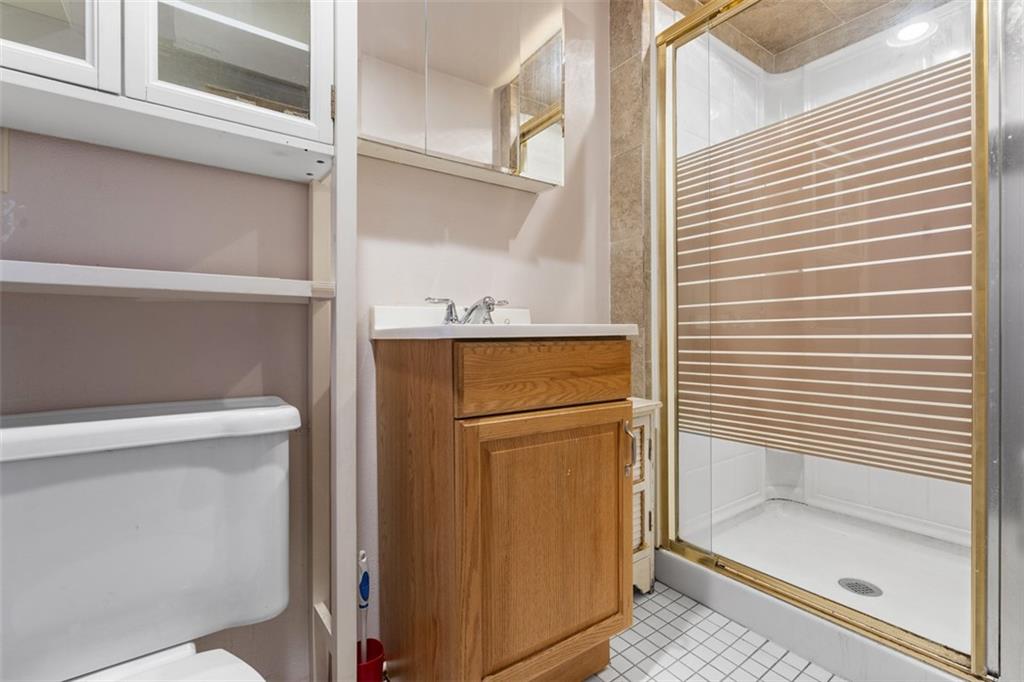 920 Mifflinridge Road Pittsburgh, PA 15207 - Photo 28 of 34 Yet another full bathroom down in the basement!