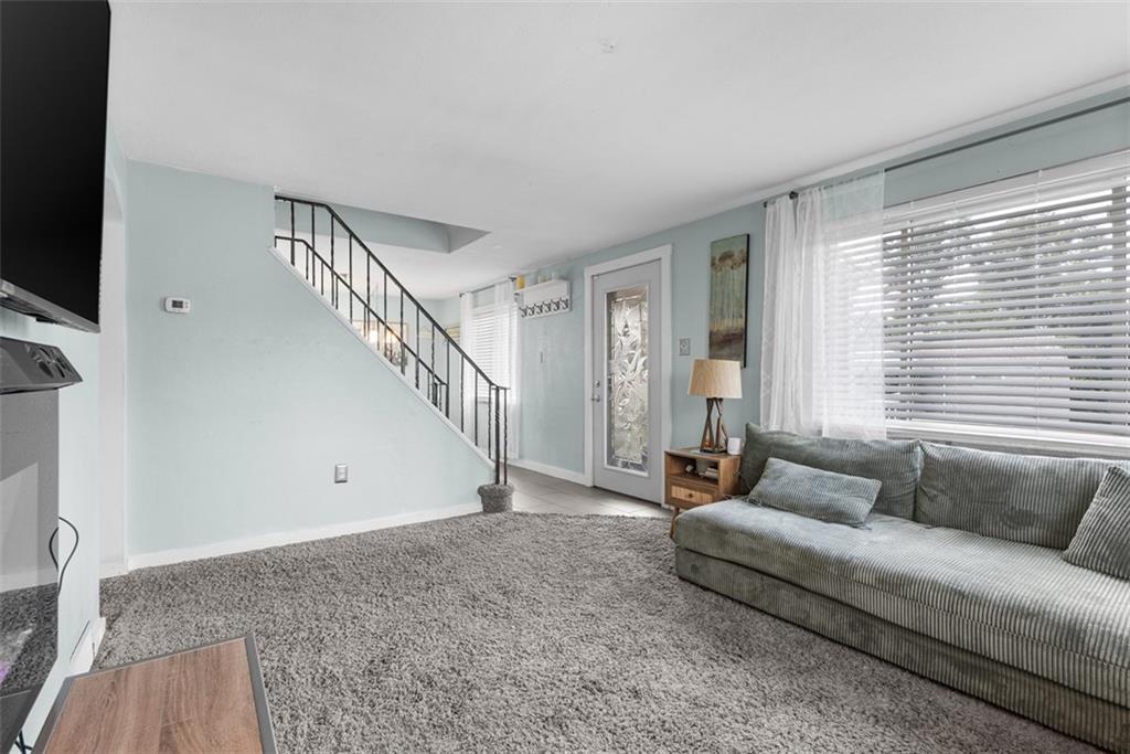 920 Mifflinridge Road Pittsburgh, PA 15207 - Photo 5 of 34 Spacious living room with comfortable plush carpet.