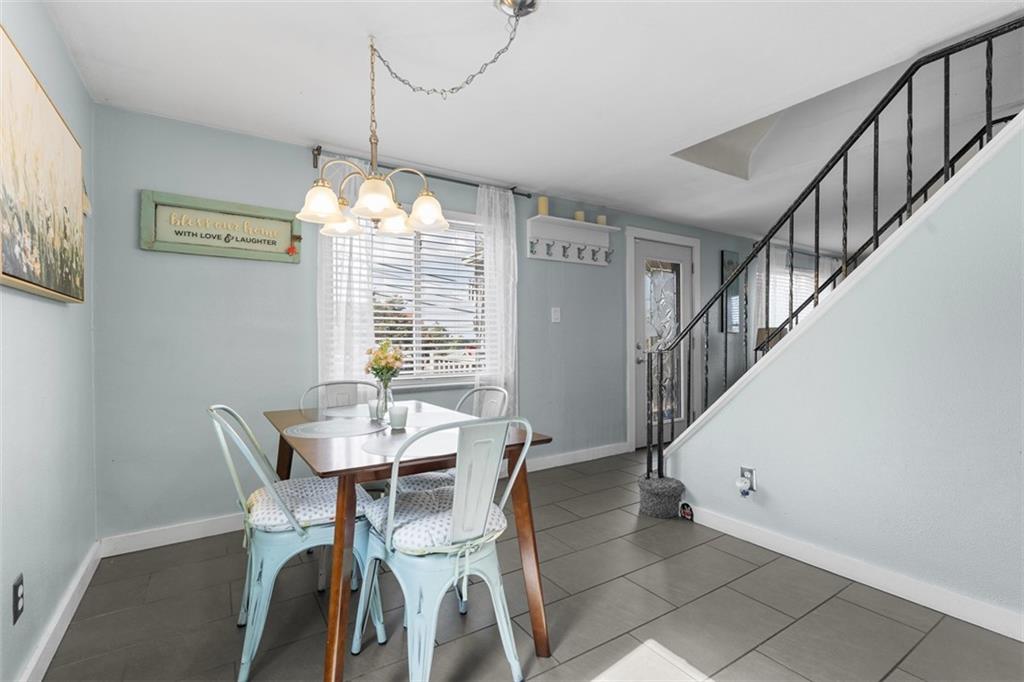 920 Mifflinridge Road Pittsburgh, PA 15207 - Photo 6 of 34 Enjoy the dining room with plenty of room for your needs!