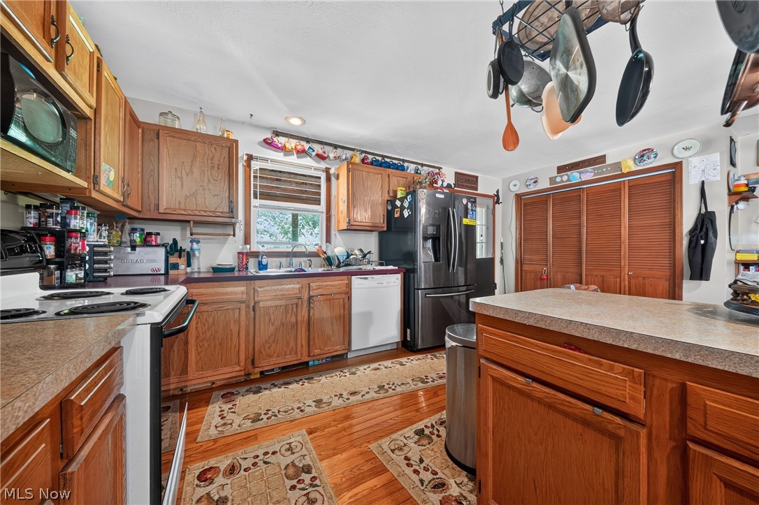 498 Mill Road Conneaut, OH 44030 - Photo 6 of 50 Guest House Kitchen