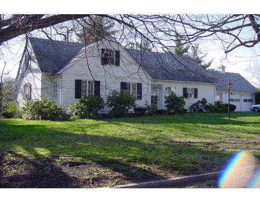 24 Pondview Drive Springfield, MA 01118 - Photo 1 of 22 Gallery Image 1