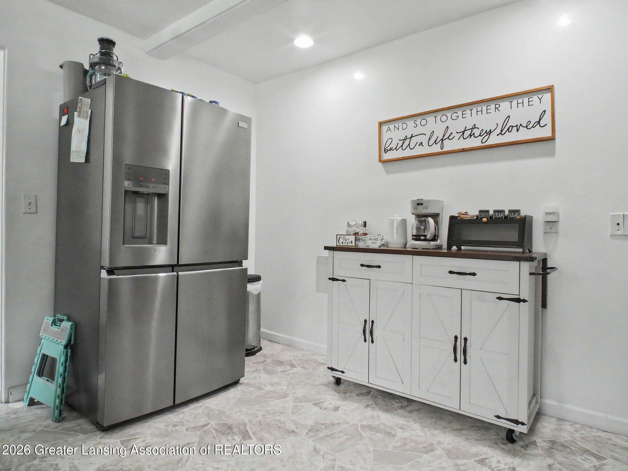805 Dryer Farm Road Lansing, MI 48917 - Photo 10 of 37