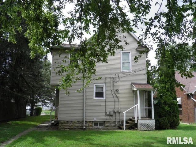$107,000 | 250 44th Street, Moline, IL 61265