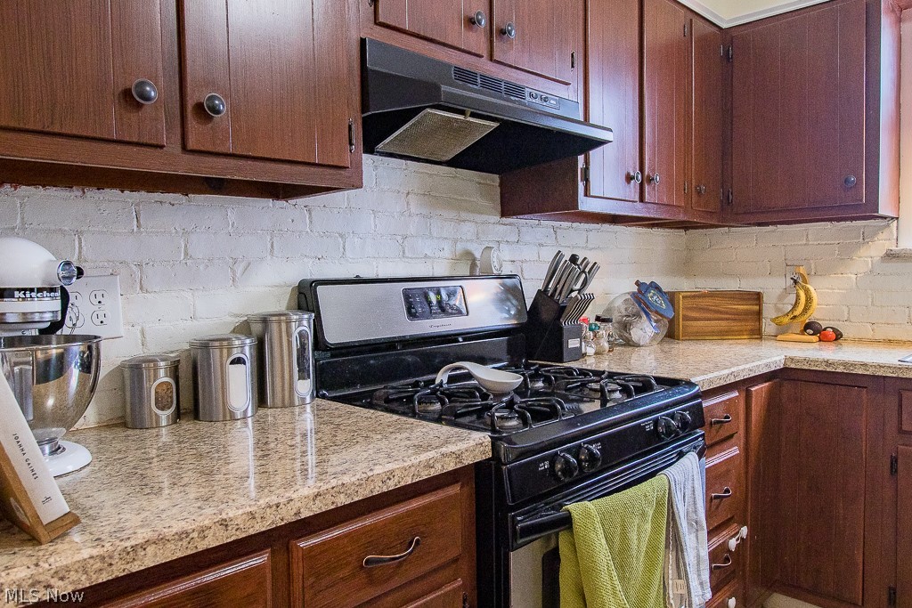 5711 Cherokee Road Cleveland, OH 44124 - Photo 7 of 31