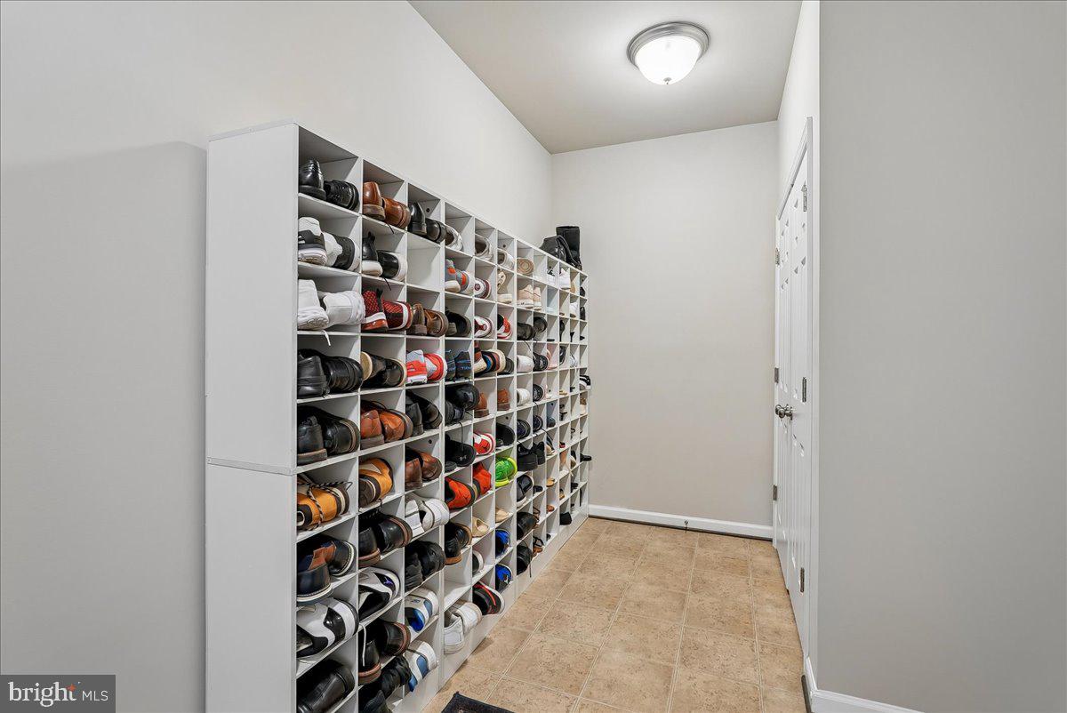 12268 Sedge Street Bristow, VA 20136 - Photo 12 of 48 a room with a book shelf