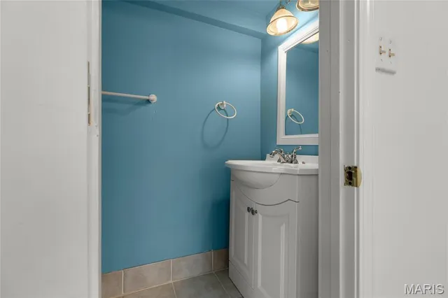 $1,350 | 7507 Liberty Avenue, University City, MO 63130