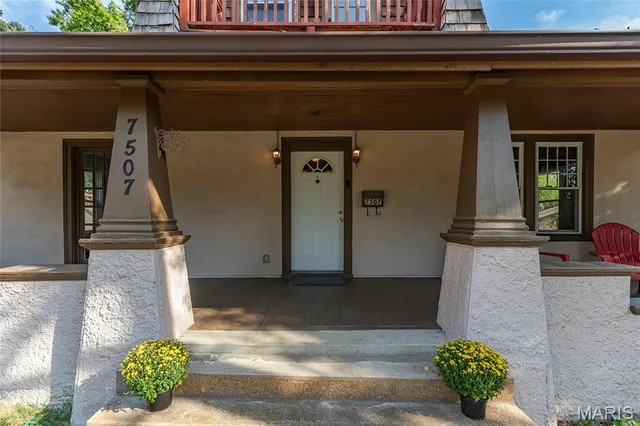 $1,350 | 7507 Liberty Avenue, University City, MO 63130