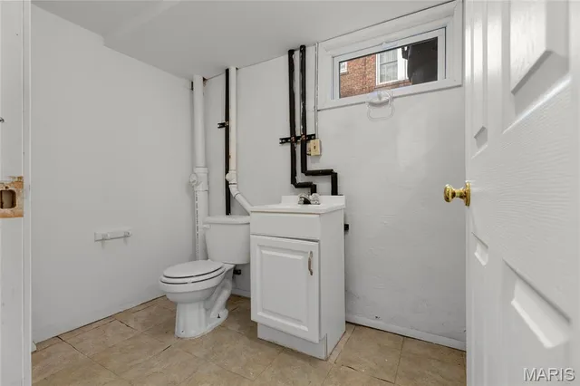 $1,350 | 7507 Liberty Avenue, University City, MO 63130