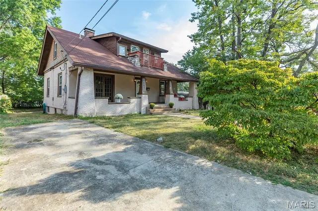 $1,350 | 7507 Liberty Avenue, University City, MO 63130