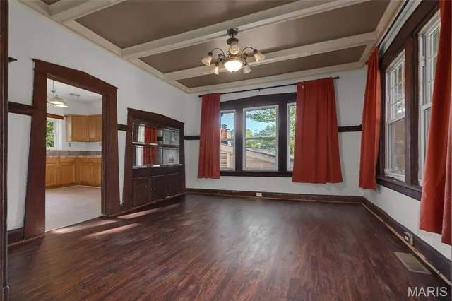 $1,350 | 7507 Liberty Avenue, University City, MO 63130