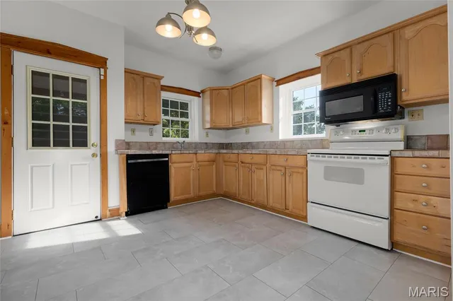 $1,350 | 7507 Liberty Avenue, University City, MO 63130