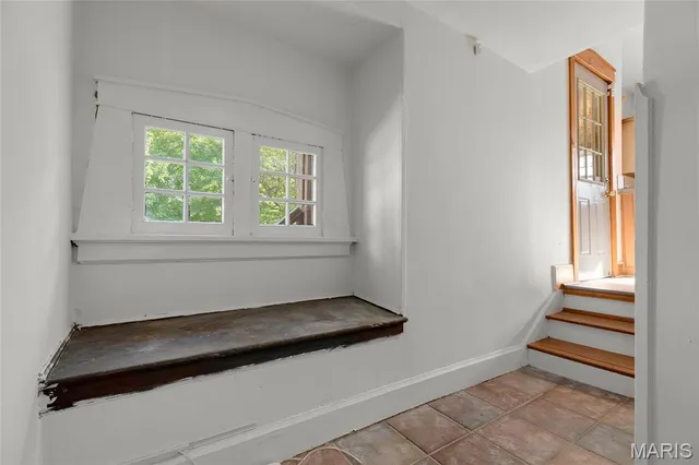 $1,350 | 7507 Liberty Avenue, University City, MO 63130