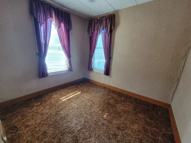 a view of empty room with window