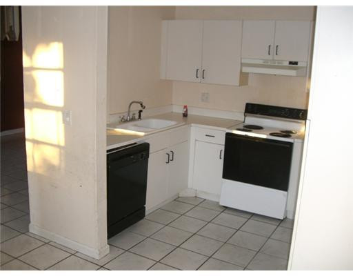 10592 Boca Entrada Boulevard, Unit 115 Boca Raton, FL 33428 - Photo 5 of 14 Kitchen