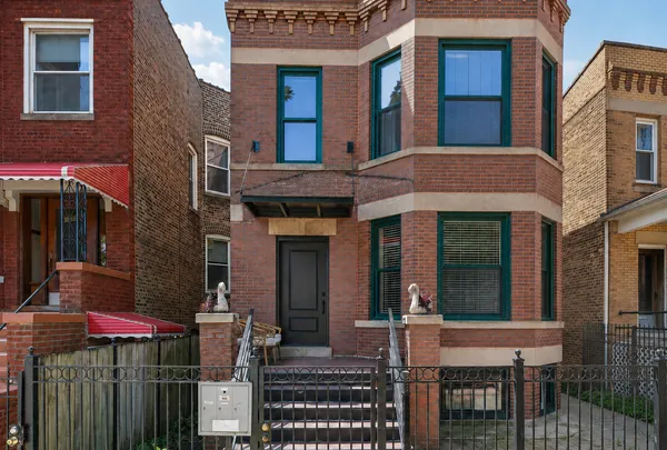 $3,650 | 3023 West Wellington Avenue, Chicago, IL 60618
