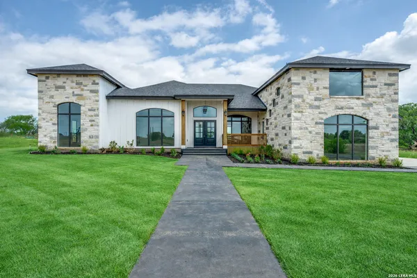 $899,000 | 125 Hidden Hills, Floresville, TX 78114