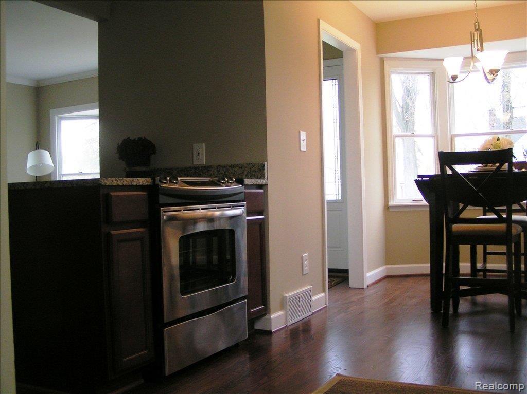 3160 Wakefield Road Berkley, MI 48072 - Photo 5 of 18 Kitchen Dining Open