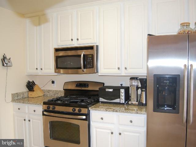 11910 Breton Court, Unit 3B Reston, VA 20191 - Photo 15 of 28 Kitchen