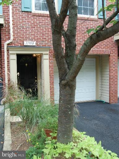 11910 Breton Court, Unit 3B Reston, VA 20191 - Photo 7 of 28 Exterior (Front)