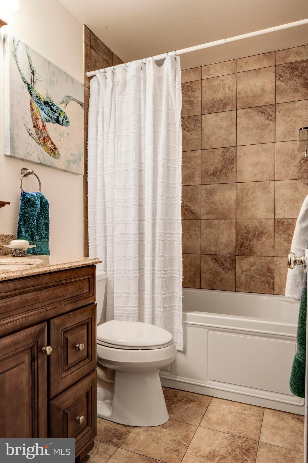 987 Shore Acres Road Arnold, MD 21012 - Photo 24 of 34 Hall bath with jetted tub