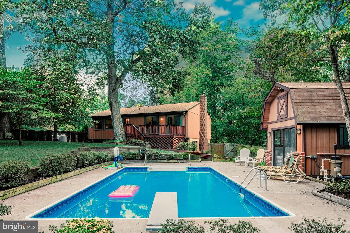 987 Shore Acres Road Arnold, MD 21012 - Photo 27 of 34 pool with Pool house