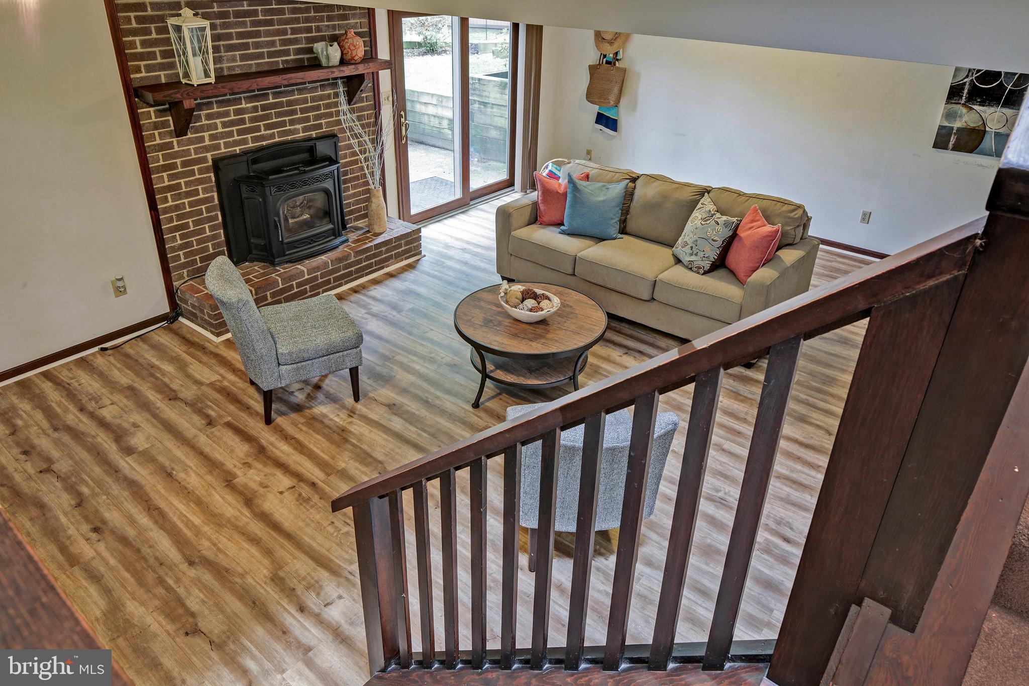 987 Shore Acres Road Arnold, MD 21012 - Photo 4 of 34 Family room