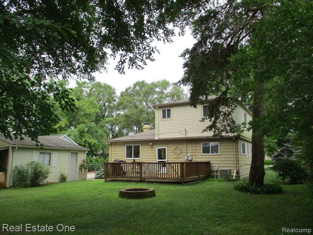 3195 Hessel Avenue Rochester Hills, MI 48307 - Photo 4 of 36