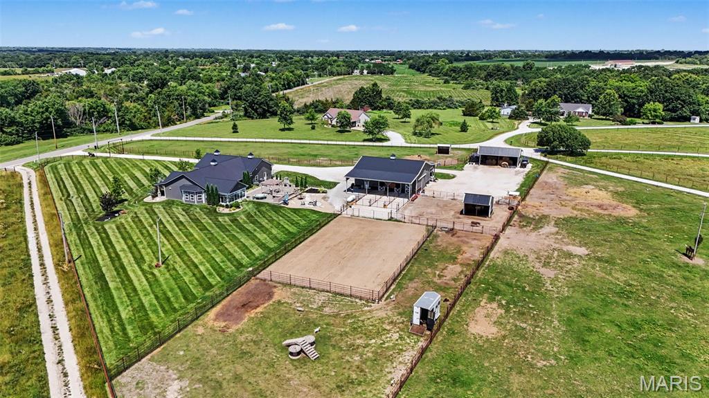 219 Fieth Road Troy, MO 63379 - Photo 3 of 90
