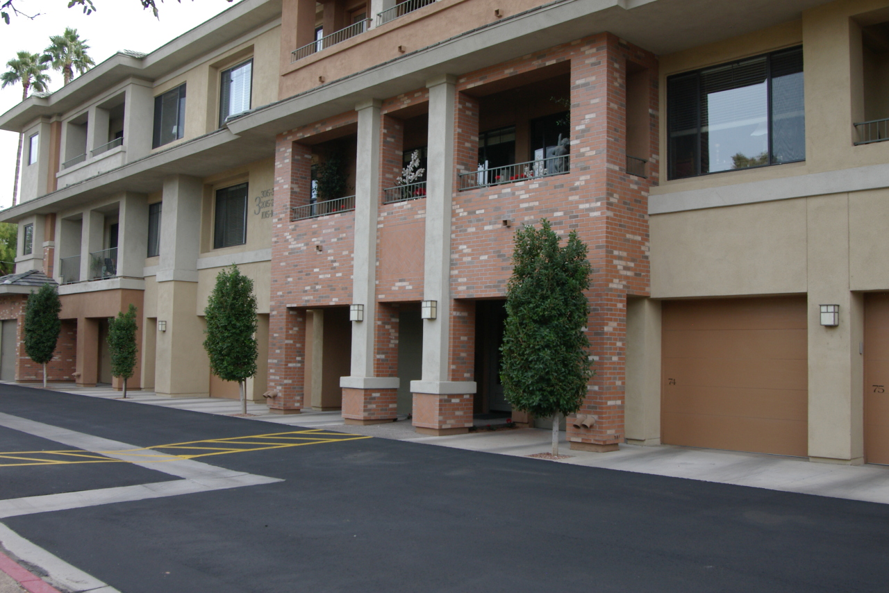 4488 East Thomas Road, Unit 2015 Phoenix, AZ 85018 - Photo 8 of 22 Front of building
