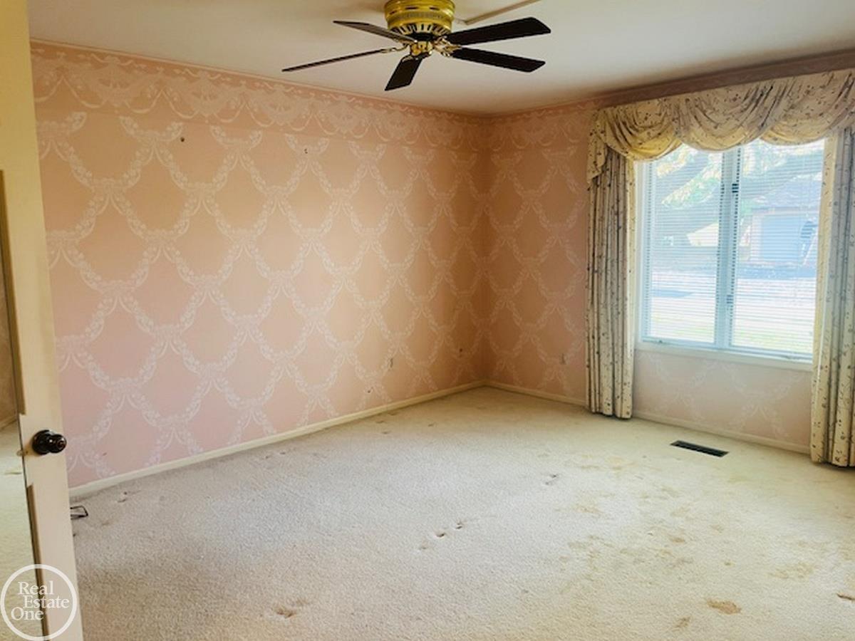 1935 North River Road St. Clair, MI 48079 - Photo 12 of 28 50160630-0e910687-3b31-4b9c-b932-4b1ed4bebfe0.JPG