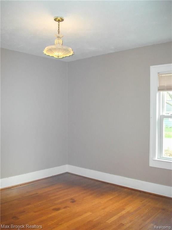 1602 Inverness Street Sylvan Lake, MI 48320 - Photo 13 of 34
