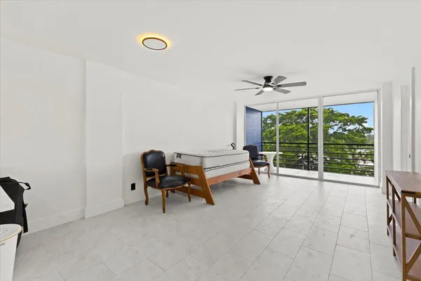 $209,500 | 112 Royal Park Drive, Unit 4B, Oakland Park, FL 33309