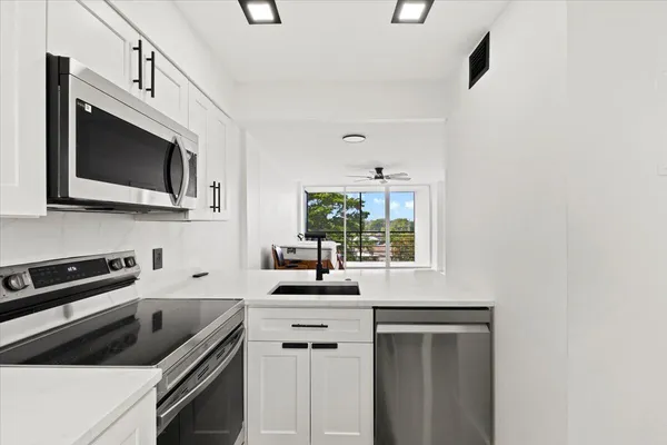 $209,500 | 112 Royal Park Drive, Unit 4B, Oakland Park, FL 33309