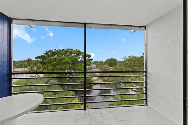 $209,500 | 112 Royal Park Drive, Unit 4B, Oakland Park, FL 33309