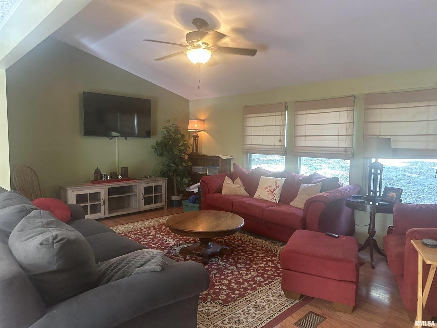 138 Worthen Road Murphysboro, IL 62966 - Photo 3 of 25